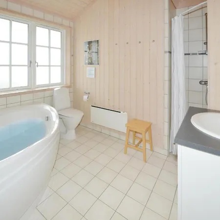 3 Bedroom Cozy Home In Ebeltoft *
