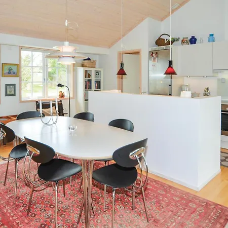 3 Bedroom Cozy Home In Ebeltoft Дом отдыха *